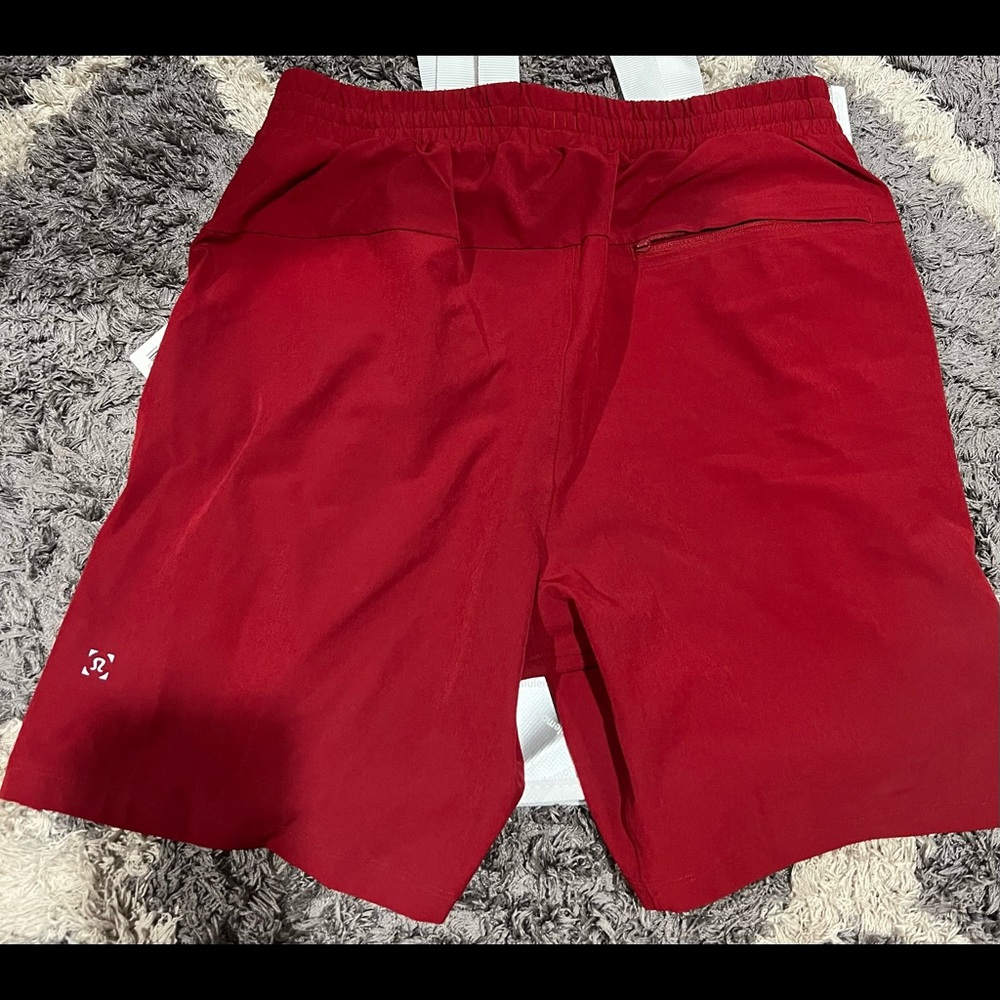 -SOLD Lululemon Channel Cross Swim 7” (liner) Size: M